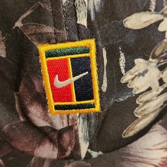 NWOT Nike Heritage86 Logo Floral Tennis Cap